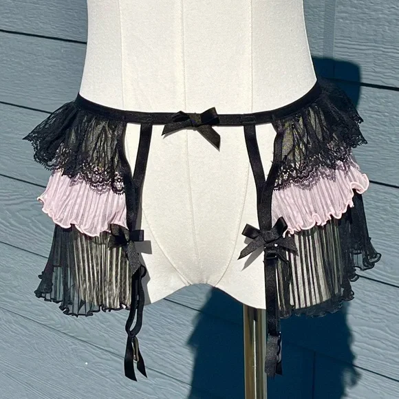 Agent Provocateur Fifi Black and Pink Skirted Suspender Garter NWT - Picture 3 of 7